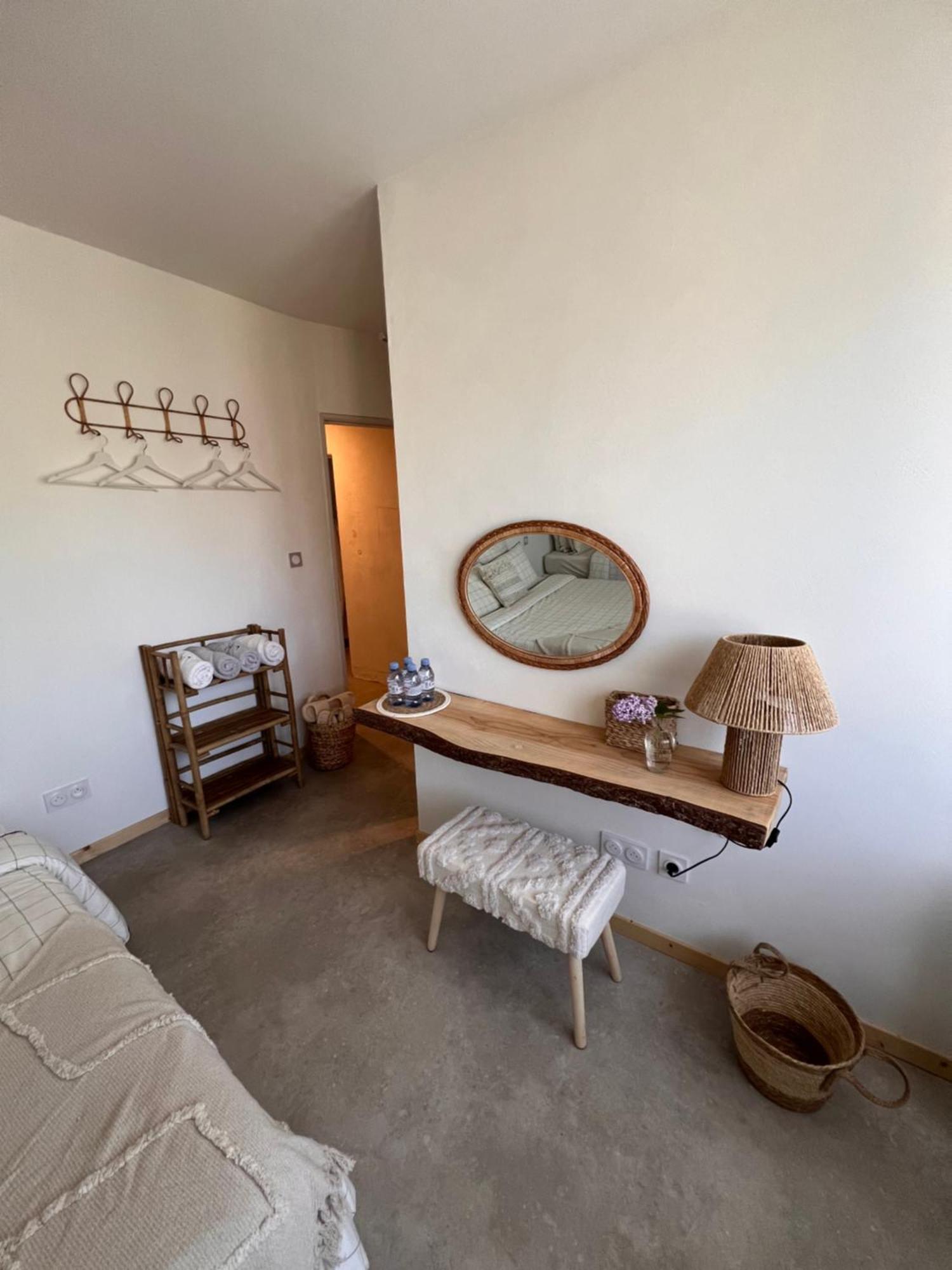 Origines - Demeure Du Mas De Bessac Bed and breakfast